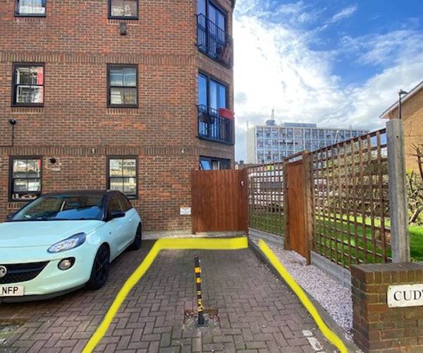 Parking on Bartholomew Square, E1