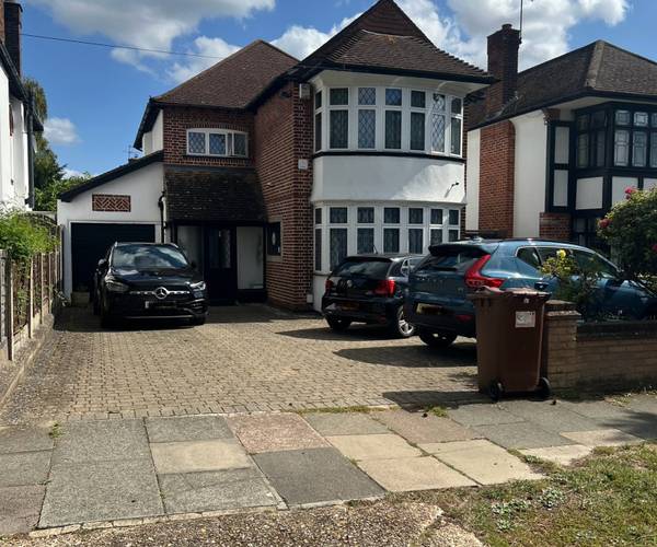 Parking on Anselm Road, HA5