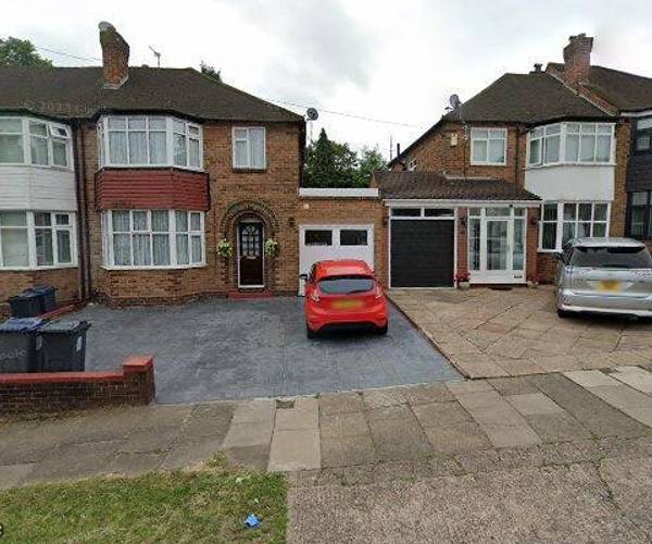 Parking on Denewood Avenue, B20