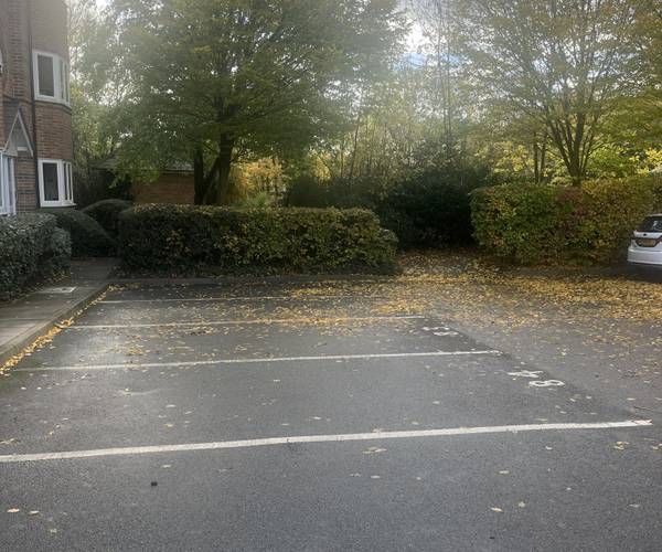 Parking on Victory Road, E11