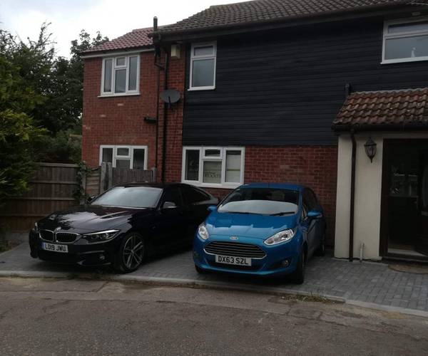 Parking on Glencairne Close, E16