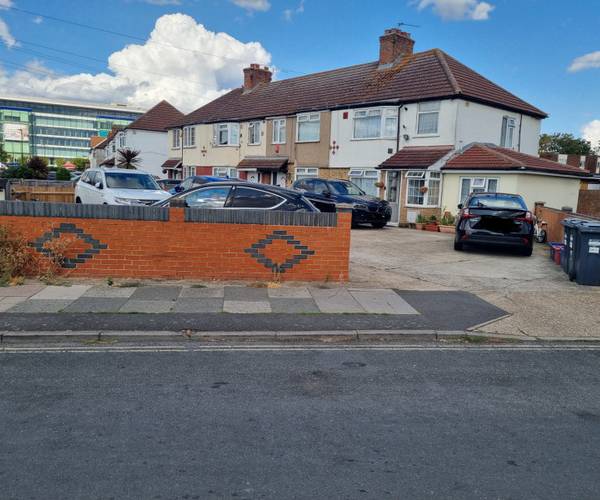 Parking on Waye Avenue, TW5