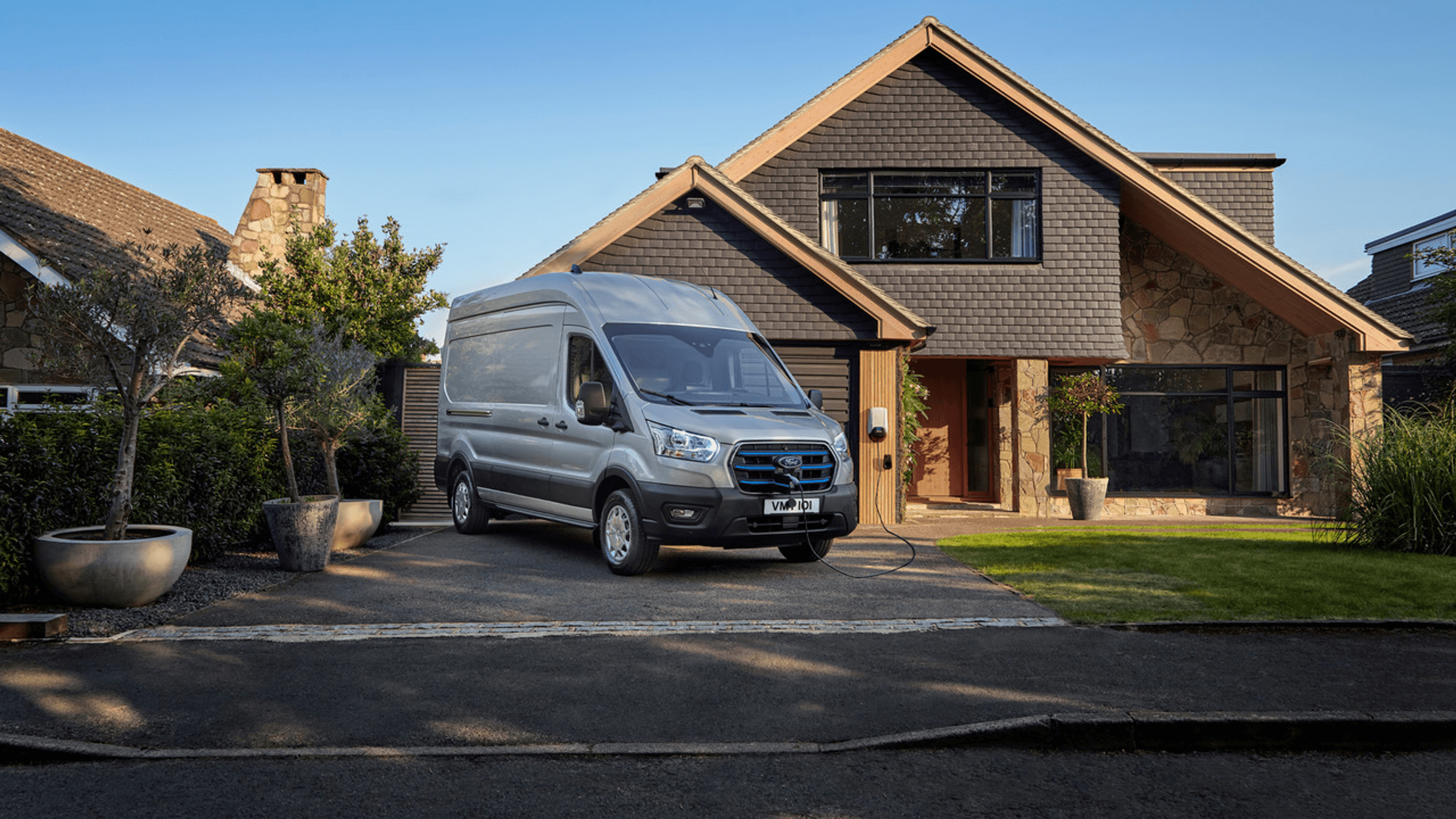 JustPark’s innovative FleetCharge program could earn UK homeowners £1,000 a year and unlock new method of EV fleet charging