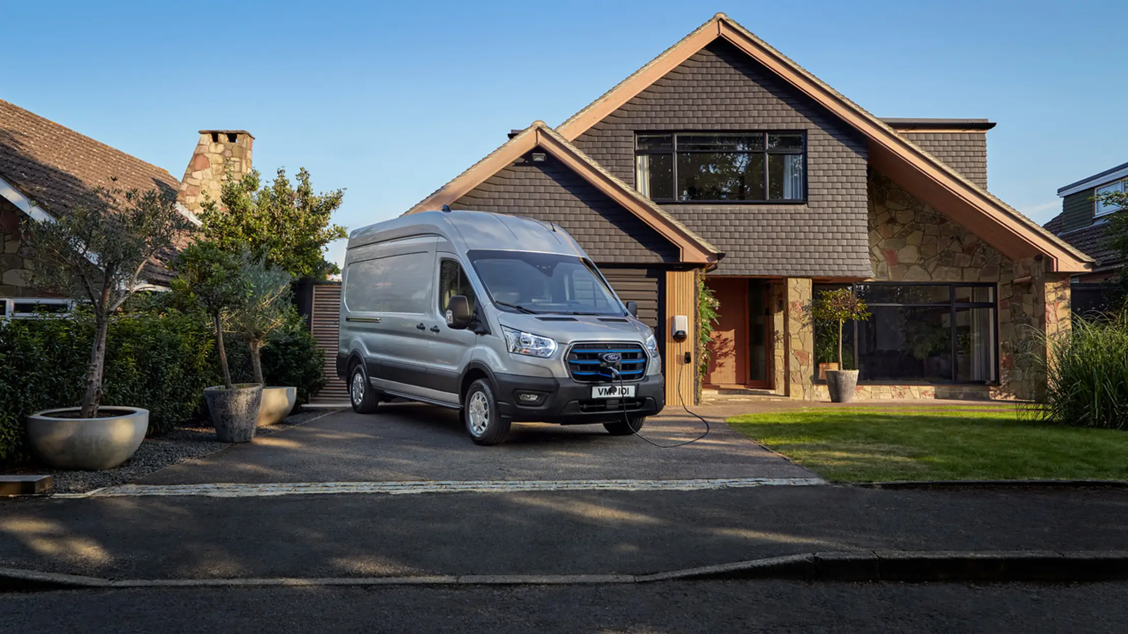 JustPark’s innovative FleetCharge program could earn UK homeowners £1,000 a year and unlock new method of EV fleet charging