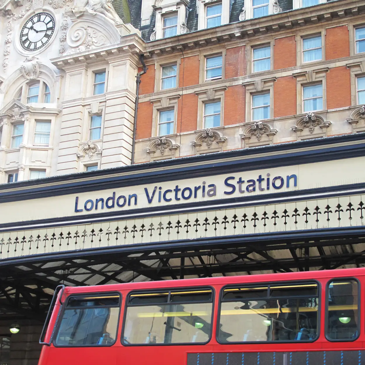 London Victoria - Facilities, Shops and Parking Information