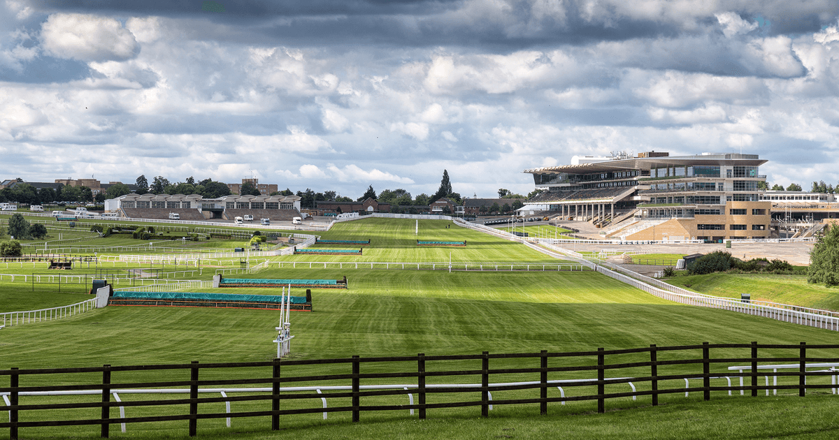 The Smartest Way to Park Near Cheltenham Racecourse on Race Day